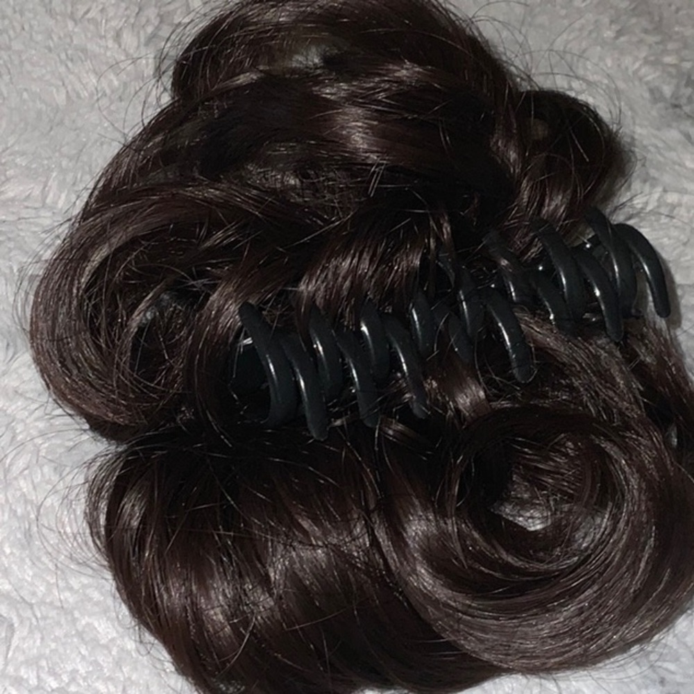 6/$20 Hair clip - Picture 2 of 2